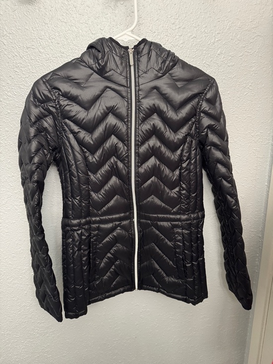 MICHAEL Michael Kors Jackets & Blazers - MICHAEL Michael Kors Black Chevron Quilted Hooded Puffer Jacket